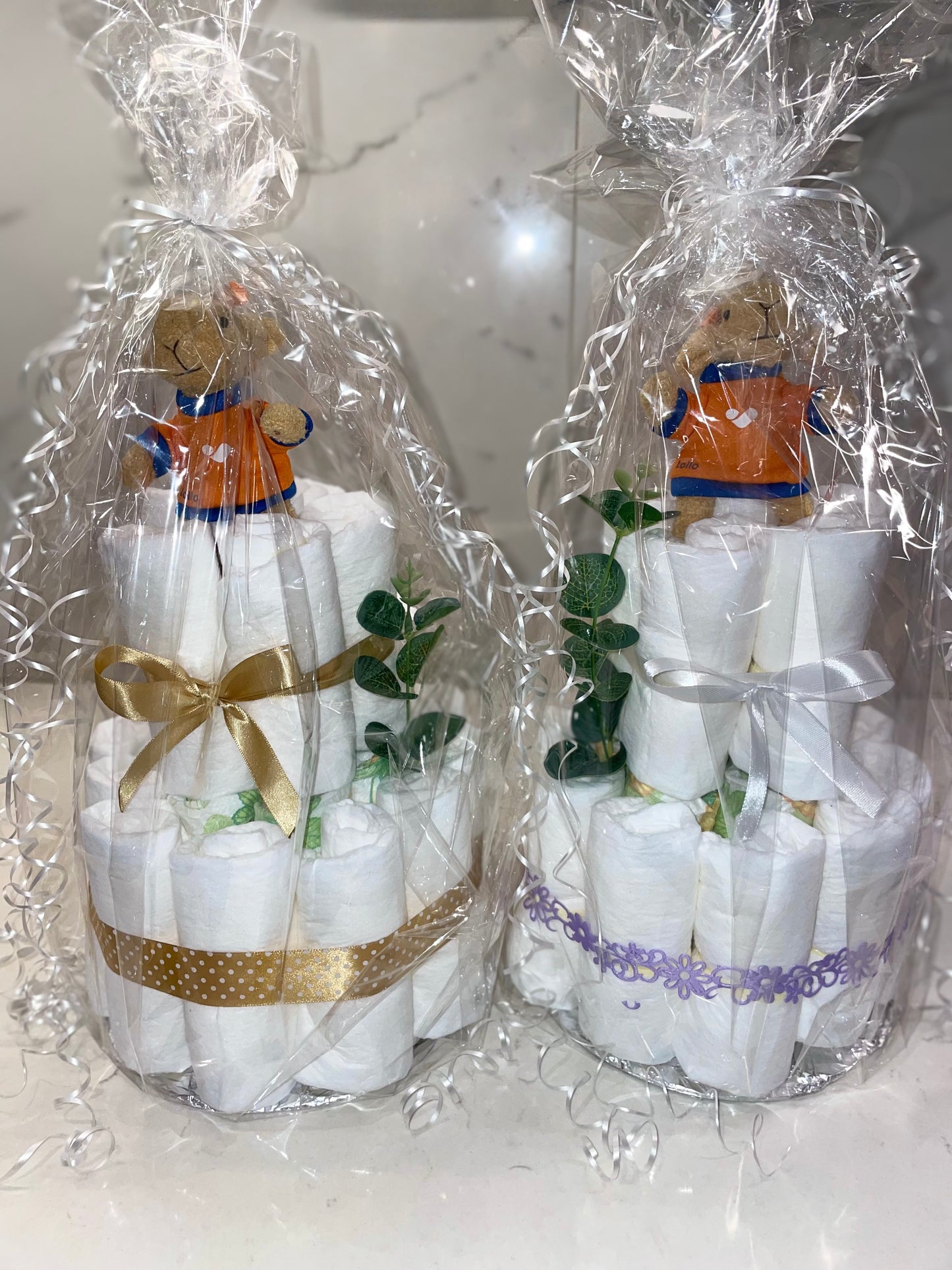 Handgjord Blöjtårta i 2 Våningar med Lila och Vita Band