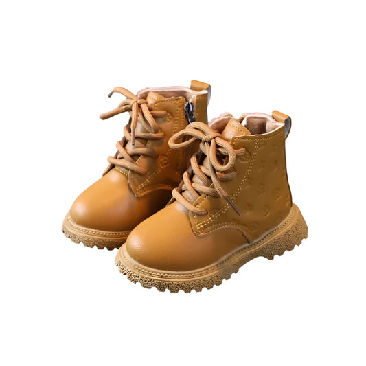Vintervarma bruna barnstövlar med halkfri sula och robust design