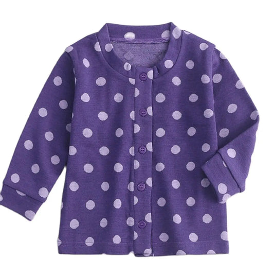 Mysig lila kofta baby merino med prickigt mönster och lång ärm.