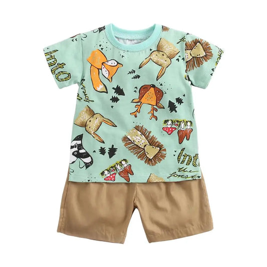 Sommarset för barn med ljusgrön skogströja och beige shorts