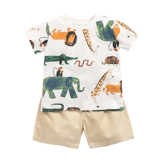 Babyset med vit djurtröja och beige shorts – safari tema