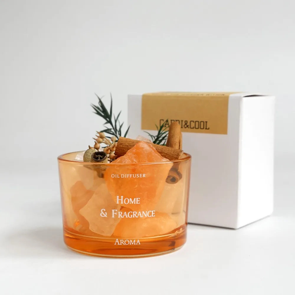 "Elegant orange glas diffuser fylld med naturliga kristaller för doft och stil.